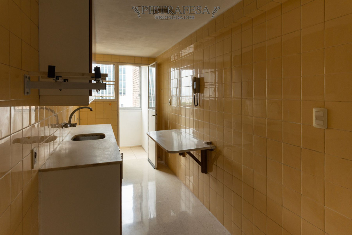 Apartamento ID.15435 - Apartamento en venta, 2 dormitorios, 1 baño, terraza lavadero. Aguada.