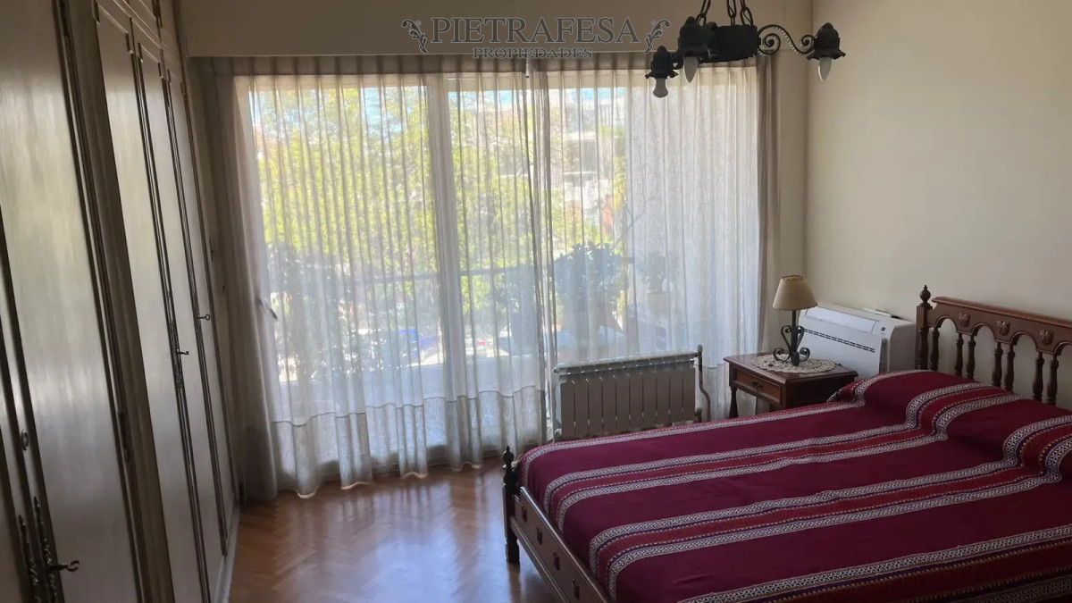 Apartamento ID.16667 - Venta de apartamento, 3 dormitorios , 2 baños , terraza , garaje . Parque Rodó
