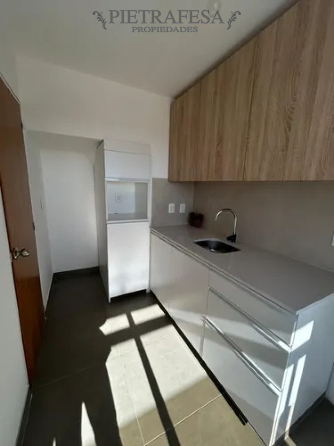 Apartamento ID.13762 - Apartamento en alquiler, 2dormitorios, 1baño, terraza. Tres Cruces.