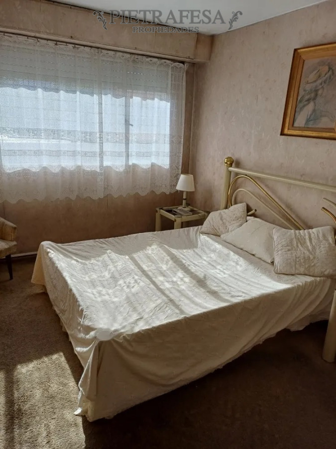 Apartamento ID.14221 - Apartamento en Pocitos, 3 dormitorios, 2 baños y Garage a metros del mar