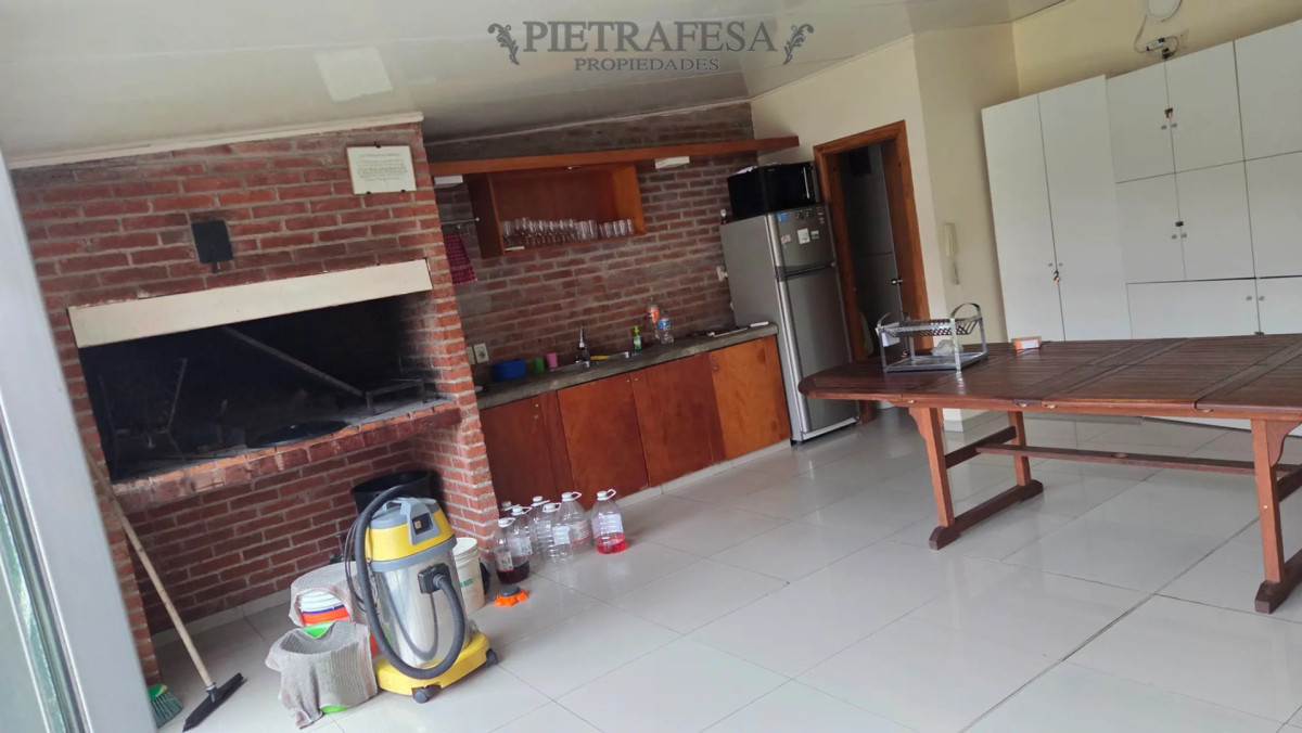 Apartamento ID.15098 - Apartamento en venta con renta, 3 dormitorios, 1 baño, terraza lavadero, patio, cochera. Prado.