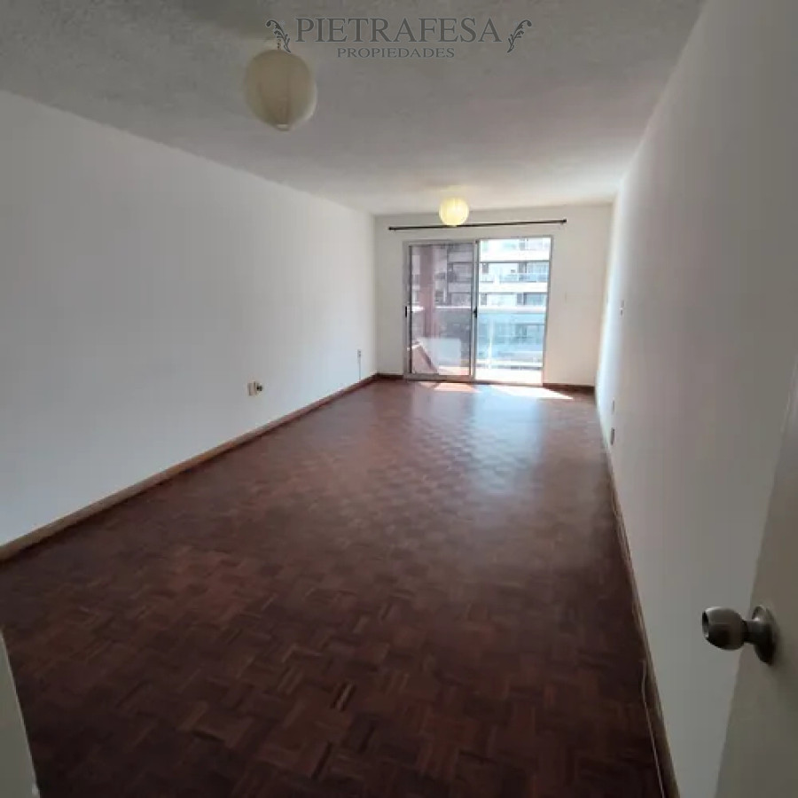 Apartamento ID.14487 - Apartamento en alquiler, monoambiente, 1 baño, balcón. Pocitos.