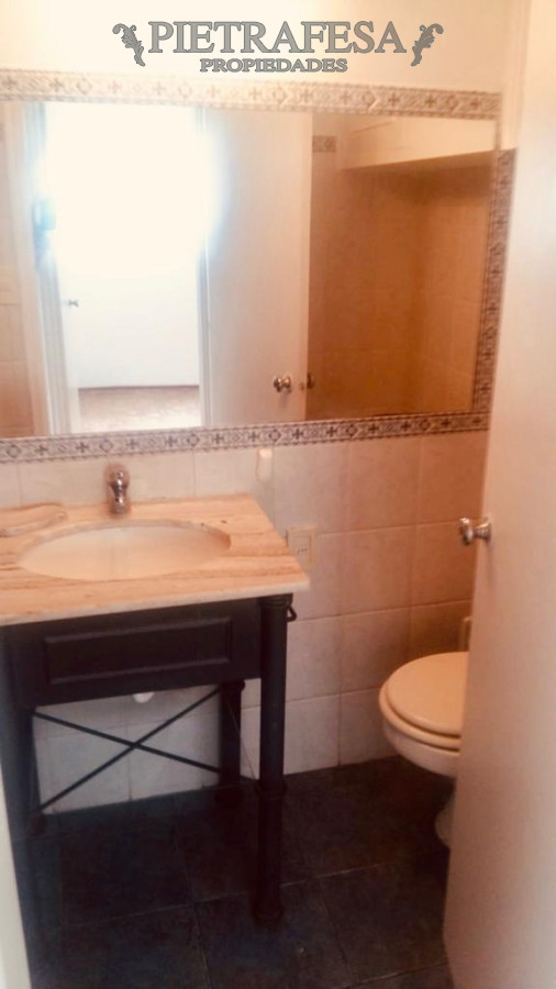 Apartamento ID.6148 - Apartamento en venta con renta, 3 dormitorios, 1 baño, garaje, Pocitos.