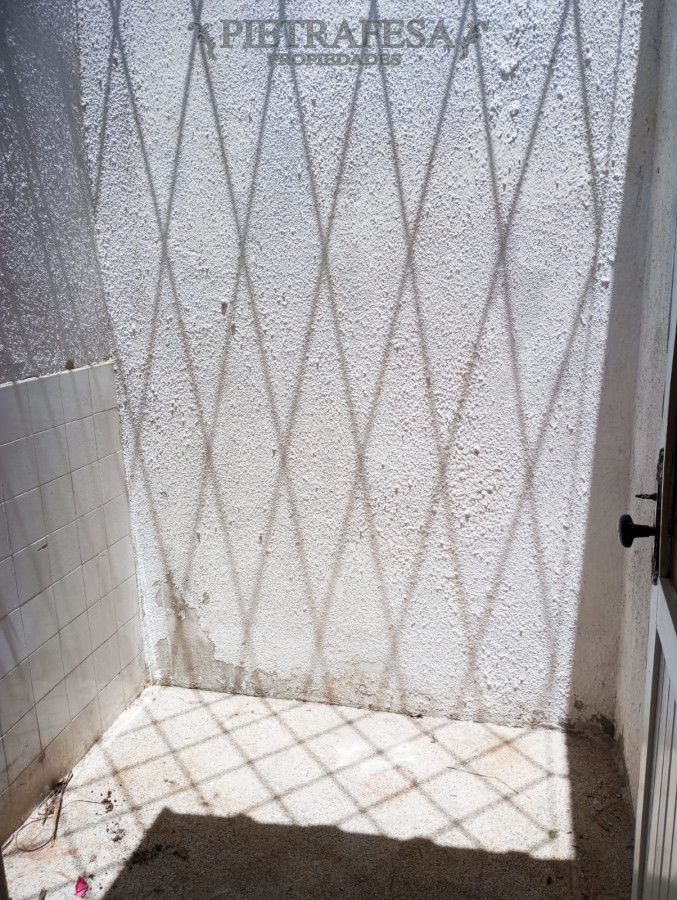 Apartamento ID.12937 - 2 Apartamentos en venta con renta 1 dorm, 1 baño, azotea-Brazo Oriental