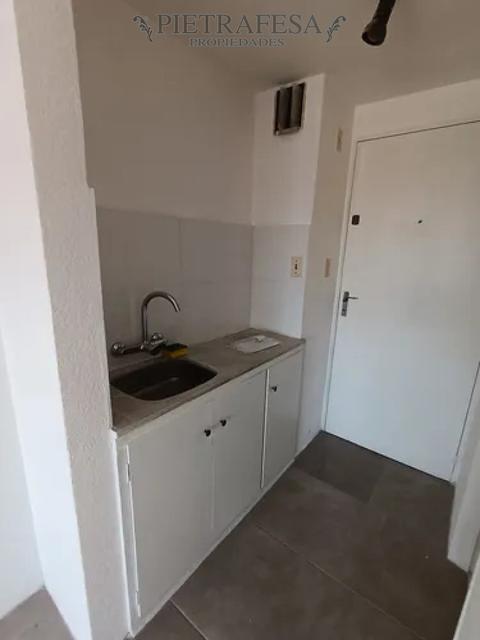 Apartamento ID.13889 - Apartamento en alquiler, monoambiente, 1 baño. Gastos comunes bajos. Cordón.