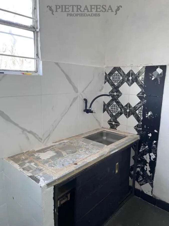 Apartamento ID.14182 - Apartamento en alquiler, 1 dormitorio, 1 baño, balcón, patio. Colon. 