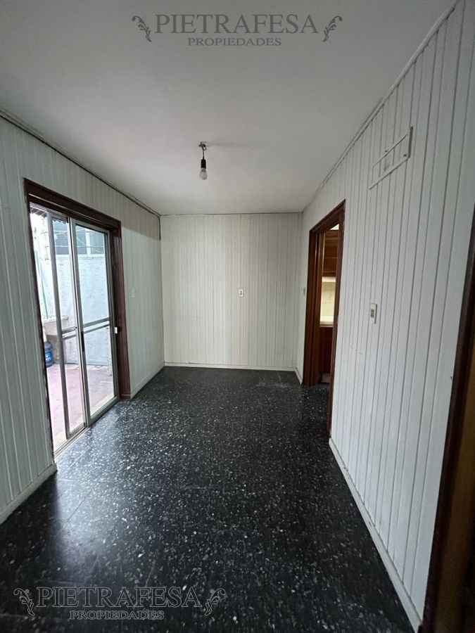 Apartamento ID.6908 - Apto tipo casa en venta con renta, 2 dormitorios, 2 baños, patio y cochera- General Flores- Brazo Oriental