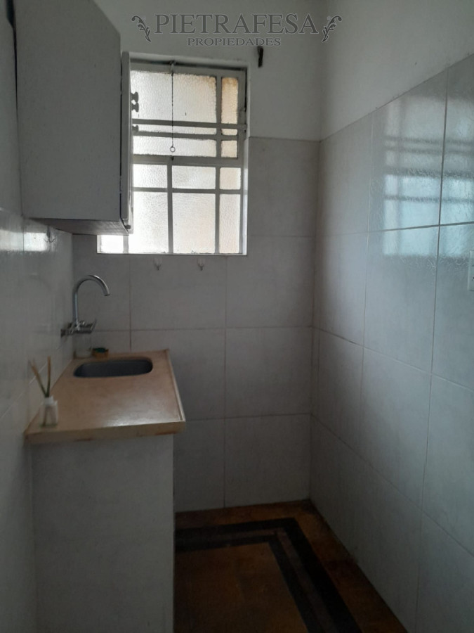 Apartamento ID.15417 - Apartamento en alquiler, 1 dormitorio, 1 baño, 2do piso por escalera. Cordón.