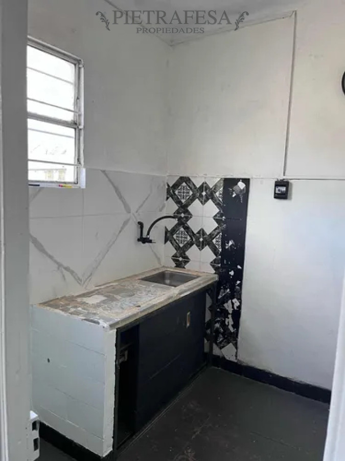 Apartamento ID.14182 - Apartamento en alquiler, 1 dormitorio, 1 baño, balcón, patio. Colon. 