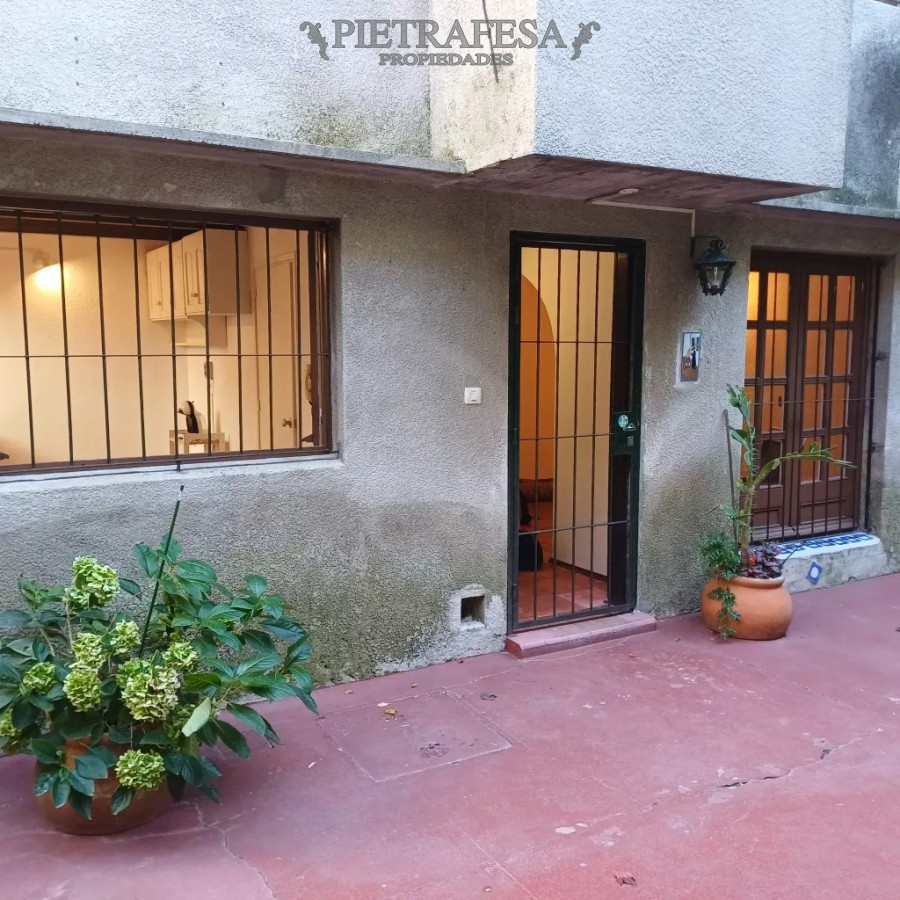 Apartamento ID.9413 - Apto en venta 2 dormitorios, 1 baño, patio-Barrio Sur