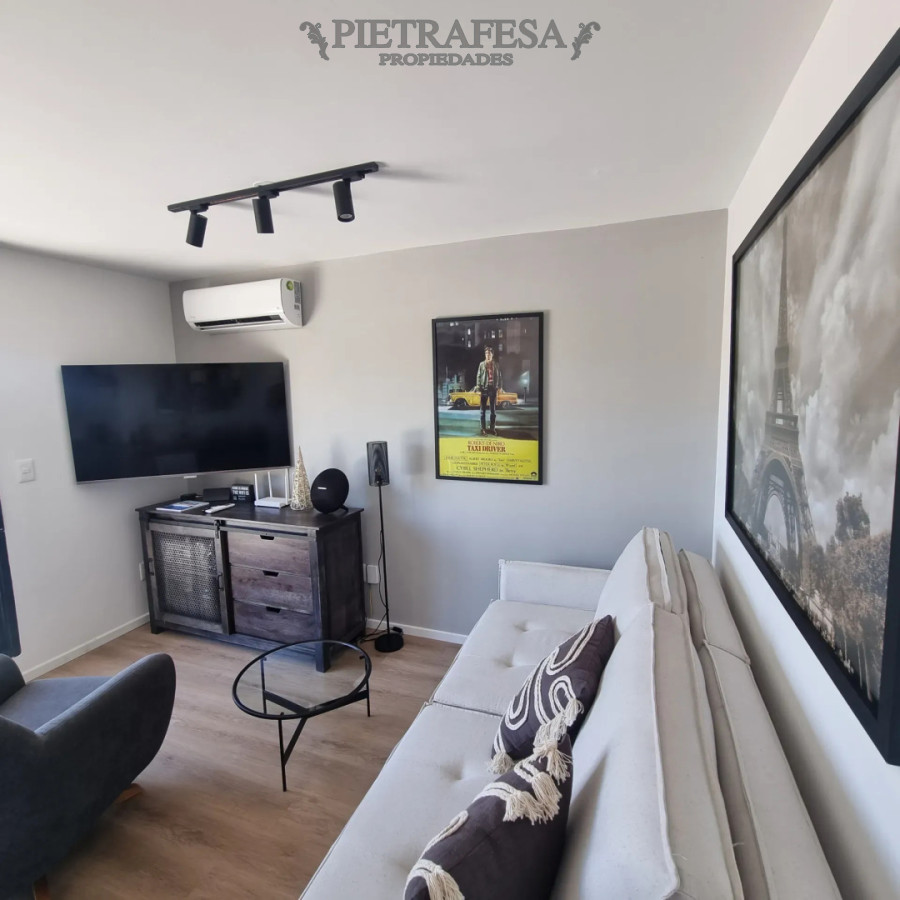 Apartamento ID.15379 - Penthouse en venta, 1 dormitorio, 1 baño, terraza con parrillero. Amueblado. Cordón.