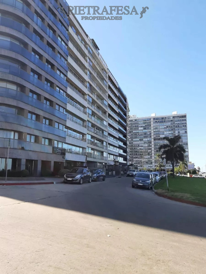 Apartamento ID.7176 - Apartamento en venta, nuda propiedad, 2 dormitorios, 3 baños y garaje-Juan De León -Buceo