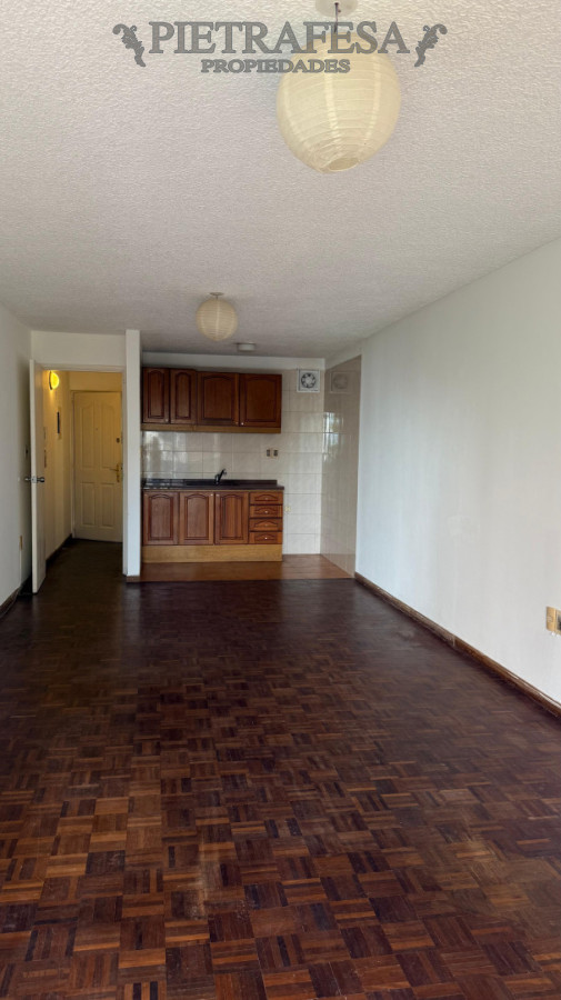 Apartamento ID.14487 - Apartamento en alquiler, monoambiente, 1 baño, balcón. Pocitos.