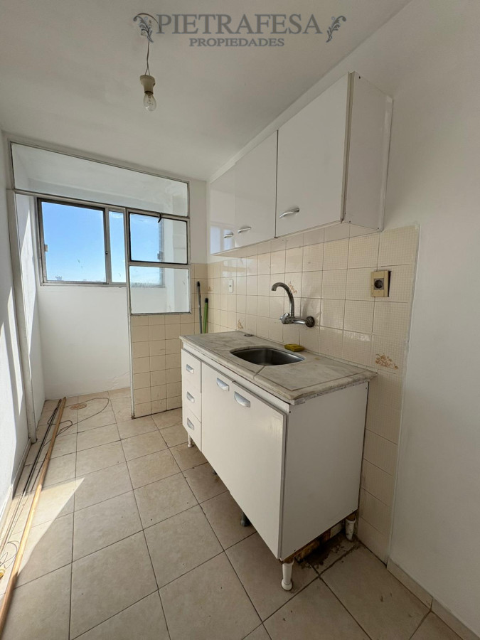 Apartamento ID.14240 - Apartamento en pleno Centro - Amplio de 2 dormitorios con Balcón al frente