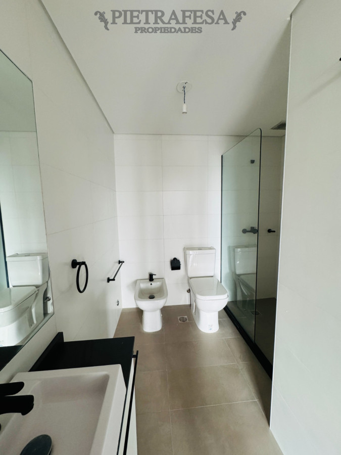 Apartamento ID.14126 - EDIFICIO BULL - POCITOS - 2 Dormitorios - 2 baños y Garage