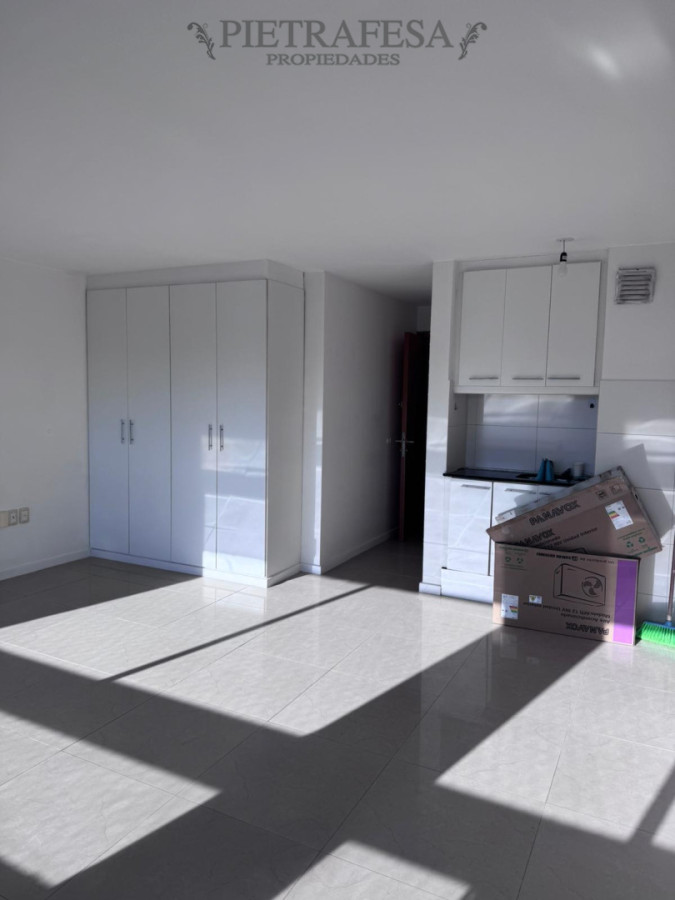 Apartamento ID.14828 - Apartamento en alquiler, monoambiente, 1 baño. Pocitos.