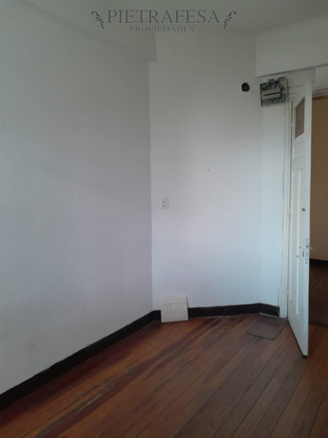 Apartamento ID.15417 - Apartamento en alquiler, 1 dormitorio, 1 baño, 2do piso por escalera. Cordón.