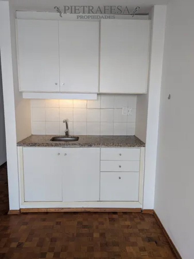 Apartamento ID.13646 - Apartamento en alquiler, monoambiente, 1baño, balcón. Pocitos.