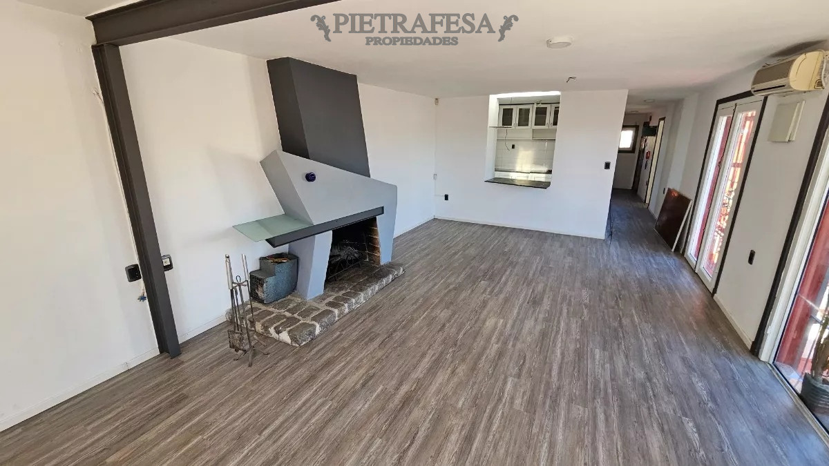 Apartamento ID.7367 - Apartamento en alquiler, Penthouse, 2 dormitorios, 1 baño, terraza con parrillero. Ciudad Vieja.