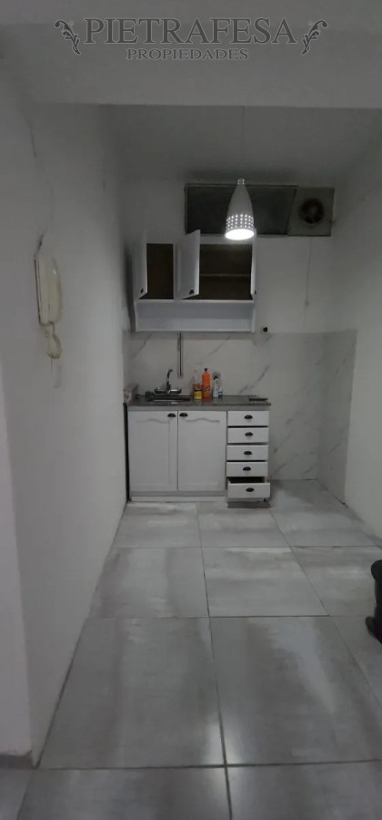 Apartamento ID.13567 - Apto en venta con renta 1 dormitorio, 1 baño y patio-La Comercial 