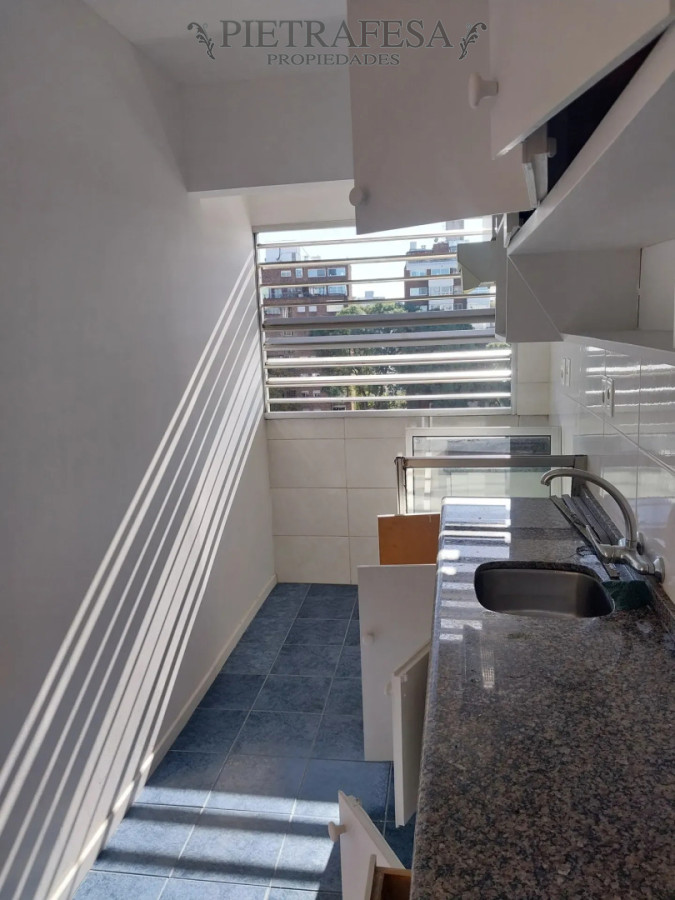 Apartamento ID.15740 - Apartamento en alquiler, 2 dormitorios, 2 baños, cochera. Pocitos.