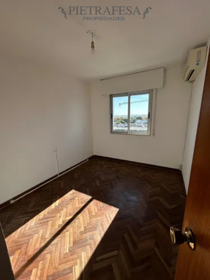 Apartamento ID.13762 - Apartamento en alquiler, 2dormitorios, 1baño, terraza. Tres Cruces.
