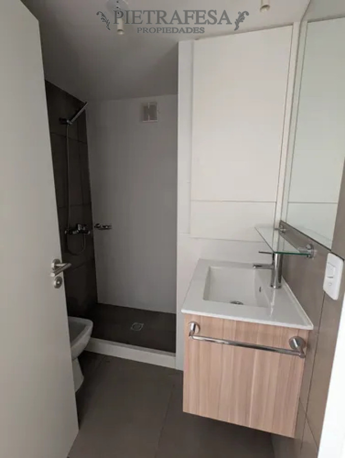 Apartamento ID.14340 - Apartamento en alquiler, monoambiente, 1 baño, patio. Cordón.