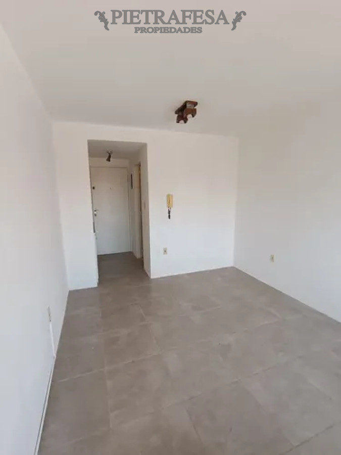 Apartamento ID.13889 - Apartamento en alquiler, monoambiente, 1 baño. Gastos comunes bajos. Cordón.