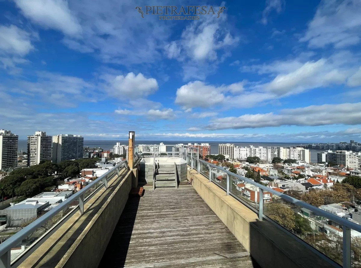 Apartamento ID.11055 - Penthouse en venta 3 dormitorios, 5 baños, terraza, gje-Pocitos 