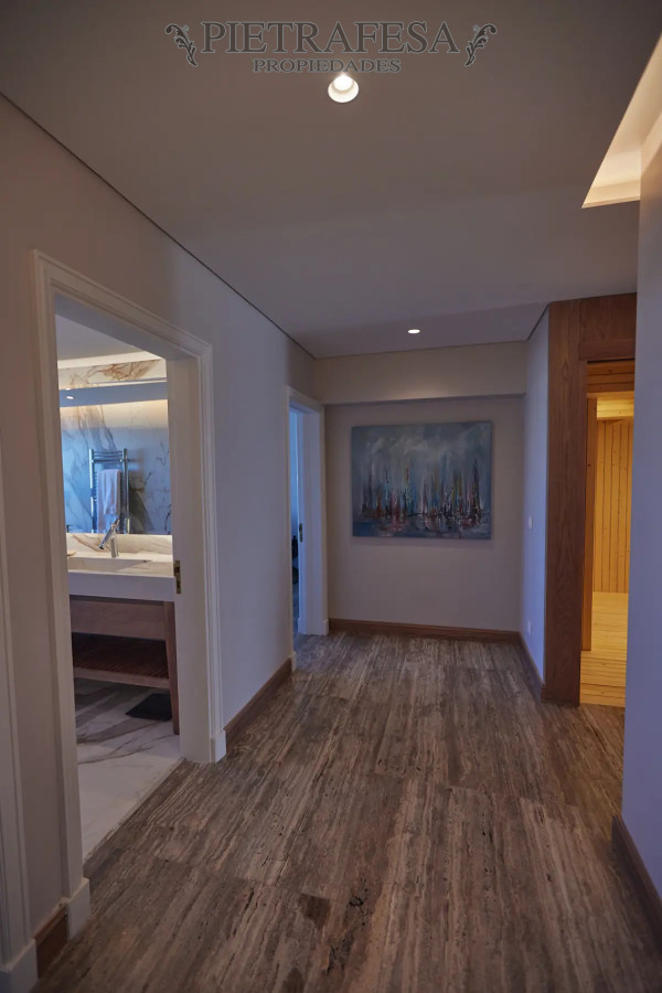 Apartamento ID.14274 - Apartamento en alquiler, 3 dormitorios, 3 baños, terraza, garaje, jacuzzi. Punta Carretas.