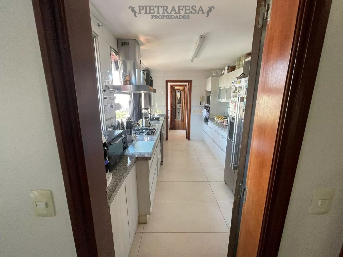 Apartamento ID.11055 - Penthouse en venta 3 dormitorios, 5 baños, terraza, gje-Pocitos 