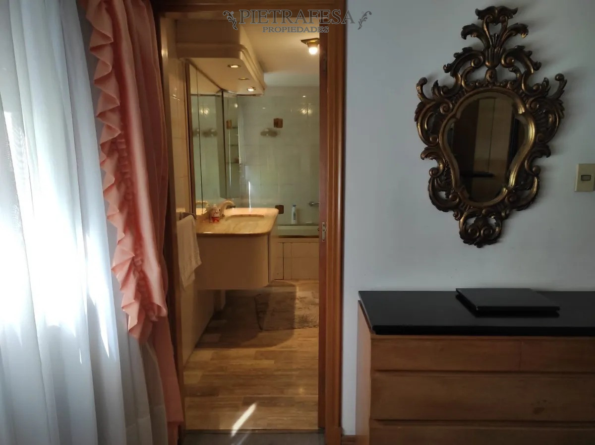 Apartamento ID.5609 - Apartamento amueblado 3 dormitorios, 4 baños, terraza y garaje- Echevarriarza- Pocitos