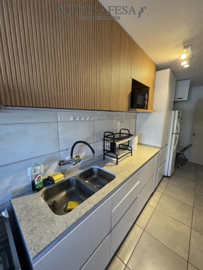 Apartamento ID.14649 - Apartamento en alquiler, 2 dormitorios, 1 baño, terraza lavadero. Pocitos.