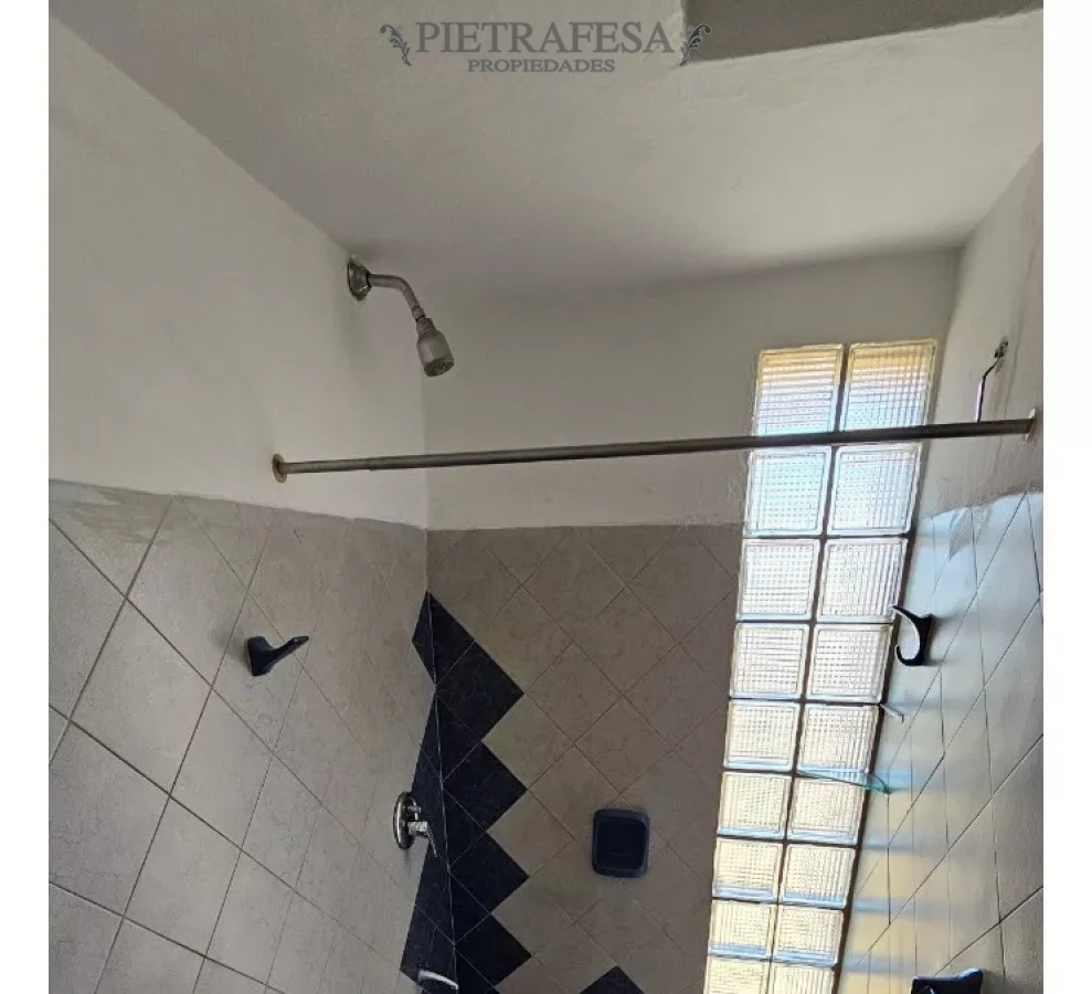 Apartamento ID.7367 - Apartamento en alquiler, Penthouse, 2 dormitorios, 1 baño, terraza con parrillero. Ciudad Vieja.