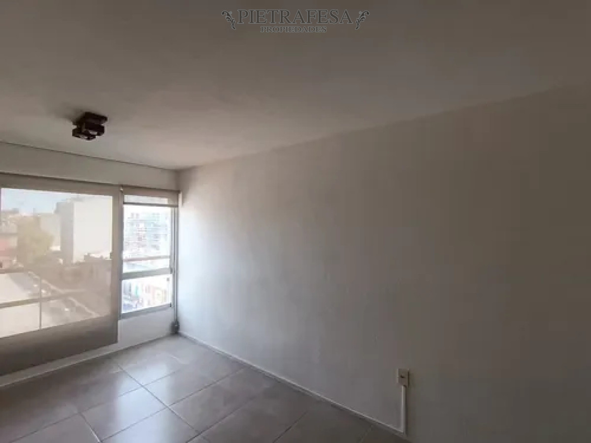 Apartamento ID.13889 - Apartamento en alquiler, monoambiente, 1 baño. Gastos comunes bajos. Cordón.