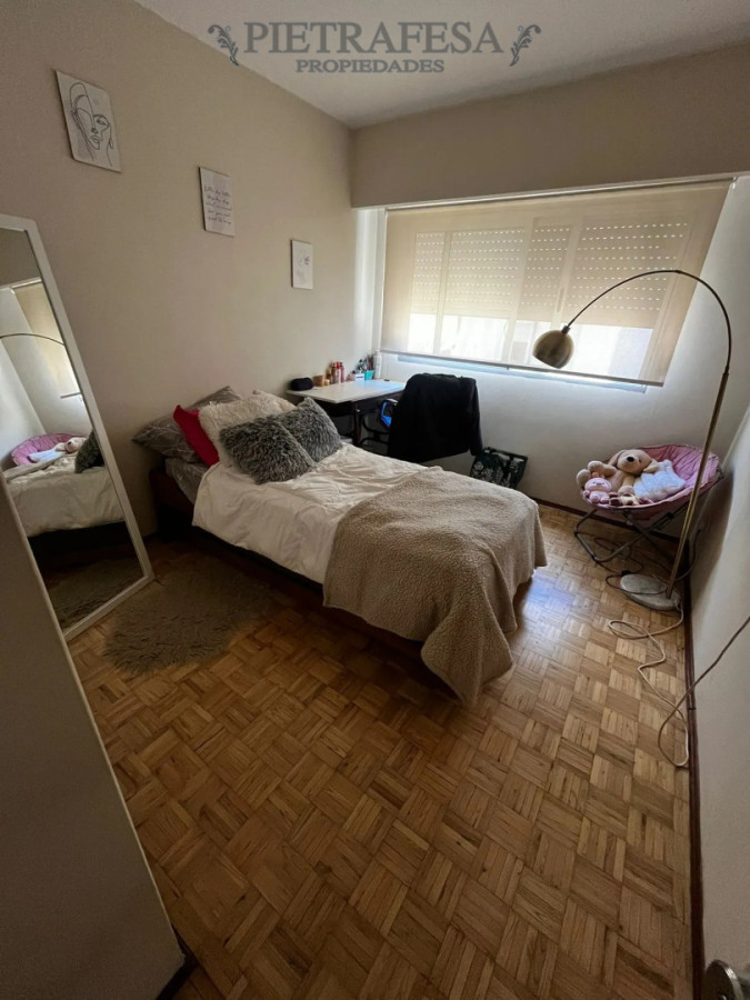 Apartamento ID.15238 - Apartamento en venta, 2 dormitorios, baño, servicio completo, balcón, garaje. Pocitos.