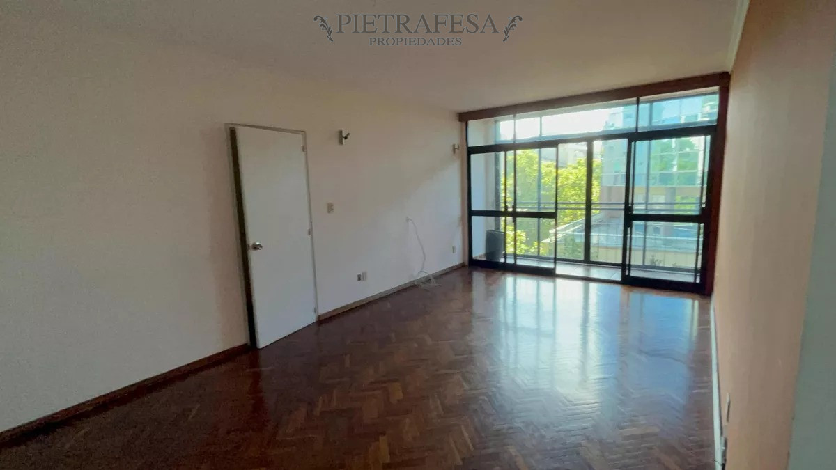 Apartamento ID.8631 - Apto en venta, 3 dormitorios, 2 baños- Yaguarón -Centro