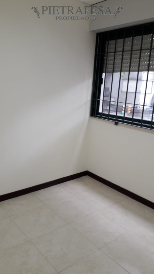Apartamento ID.1394 - Monoambiente en venta con renta 1 dormitorio - un baño - Barbato - Centro 