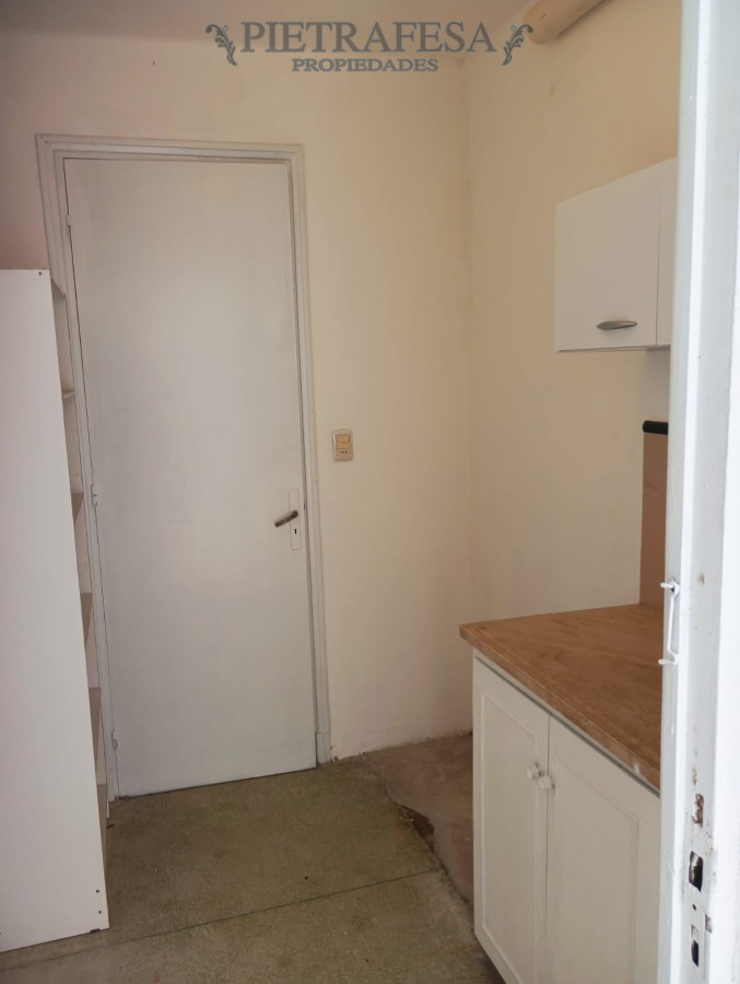 Apartamento ID.12937 - 2 Apartamentos en venta con renta 1 dorm, 1 baño, azotea-Brazo Oriental