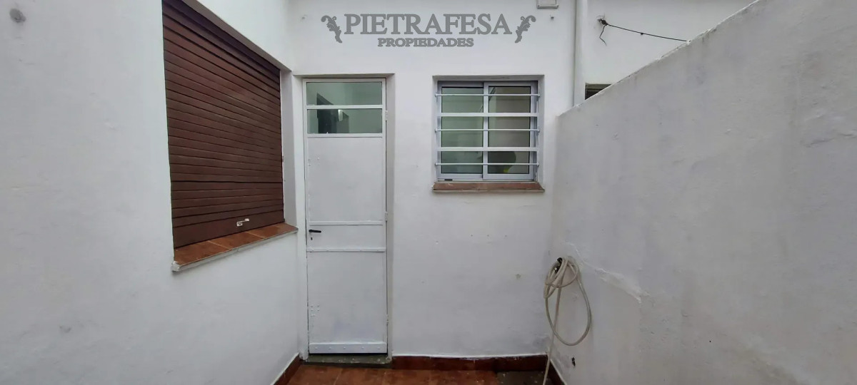 Apartamento ID.16082 - Apartamento en alquiler, 1 dormitorio, 1 baño, patio. Capurro. Sin gastos comunes.