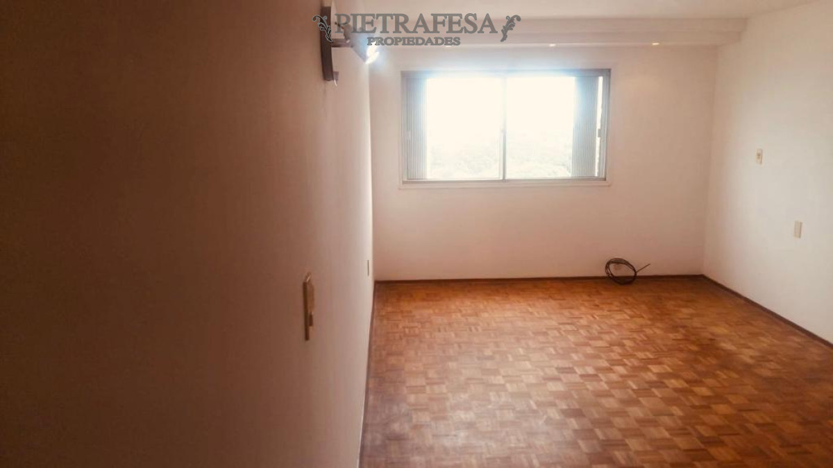 Apartamento ID.6148 - Apartamento en venta con renta, 3 dormitorios, 1 baño, garaje, Pocitos.