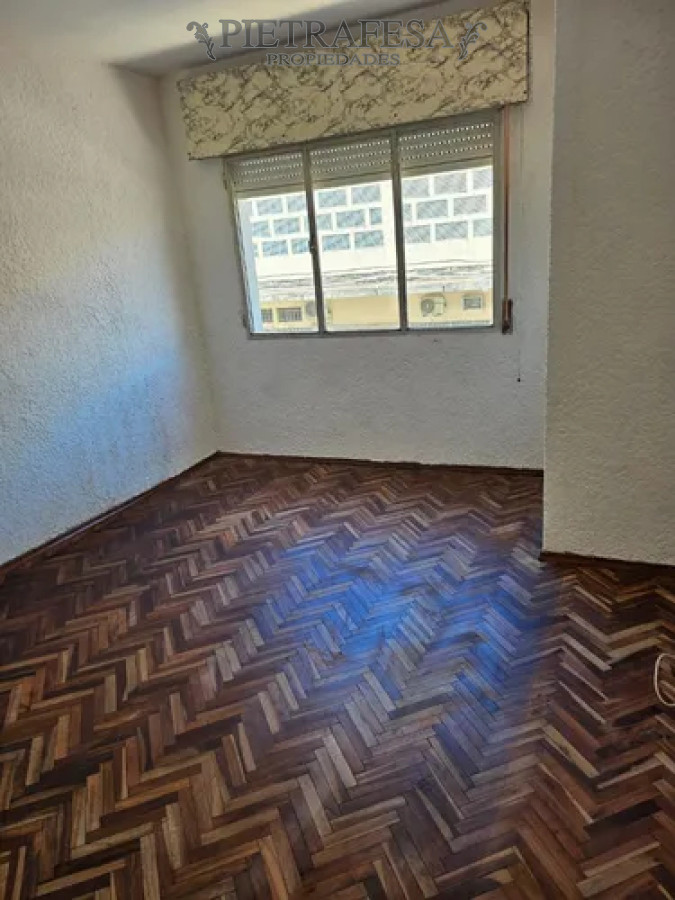 Apartamento ID.13524 - Apartamento en alquiler, 2dormitorios, 1baño, balcón. Bella Vista.