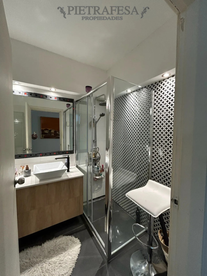 Apartamento ID.15238 - Apartamento en venta, 2 dormitorios, baño, servicio completo, balcón, garaje. Pocitos.