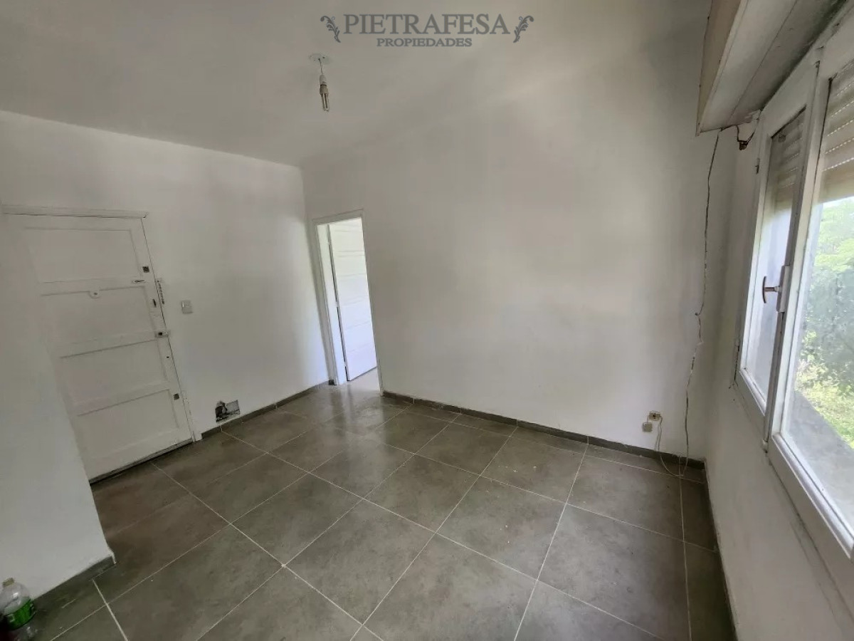 Apartamento ID.8307 - Apartamento en venta 2 dormitorios, 1 baño y balcón-Av. San Martín-Cerrito