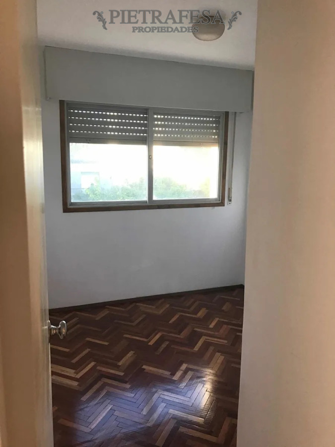Apartamento ID.7370 - Apartamento en alquiler, 3 dormitorios, 1 baño, terraza, Tiburcio Gómez, Buceo.