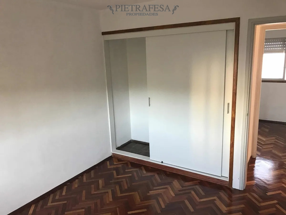 Apartamento ID.7370 - Apartamento en alquiler, 3 dormitorios, 1 baño, terraza, Tiburcio Gómez, Buceo.