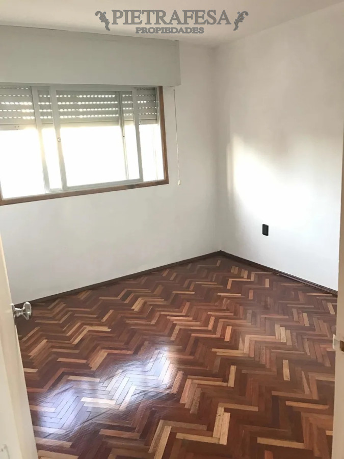 Apartamento ID.7370 - Apartamento en alquiler, 3 dormitorios, 1 baño, terraza, Tiburcio Gómez, Buceo.