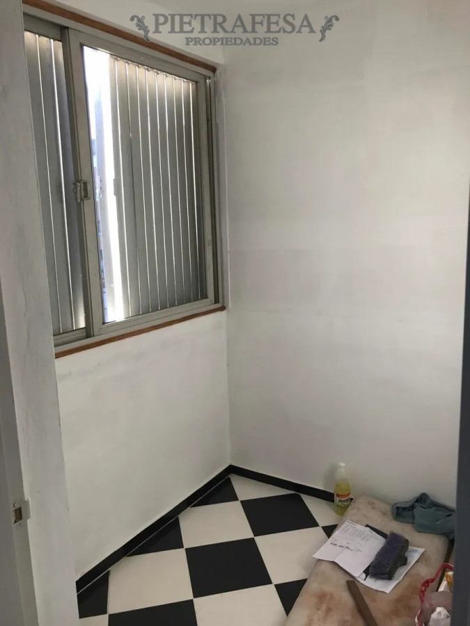 Apartamento ID.7370 - Apartamento en alquiler, 3 dormitorios, 1 baño, terraza, Tiburcio Gómez, Buceo.