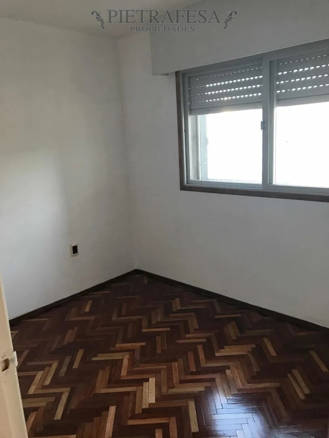 Apartamento ID.7370 - Apartamento en alquiler, 3 dormitorios, 1 baño, terraza, Tiburcio Gómez, Buceo.