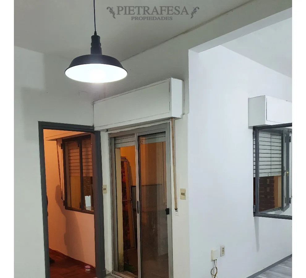 Apartamento ID.13567 - Apto en venta con renta 1 dormitorio, 1 baño y patio-La Comercial 